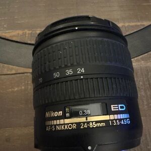 Nikon AF-S NIKKOR 24–85mm f/3.5–4.5G ED Zoom Lens – Clean Glass, Great Condition